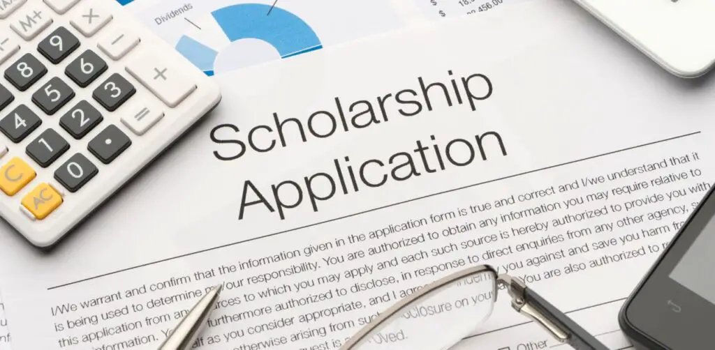 What is a prompt on a scholarship application